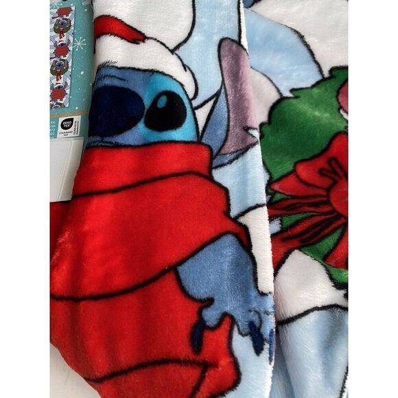 Disney Stitch Christmas Holiday Throw Blanket 50”x70” Wreath Santa Hat Scarf NEW - Picture 8 of 13